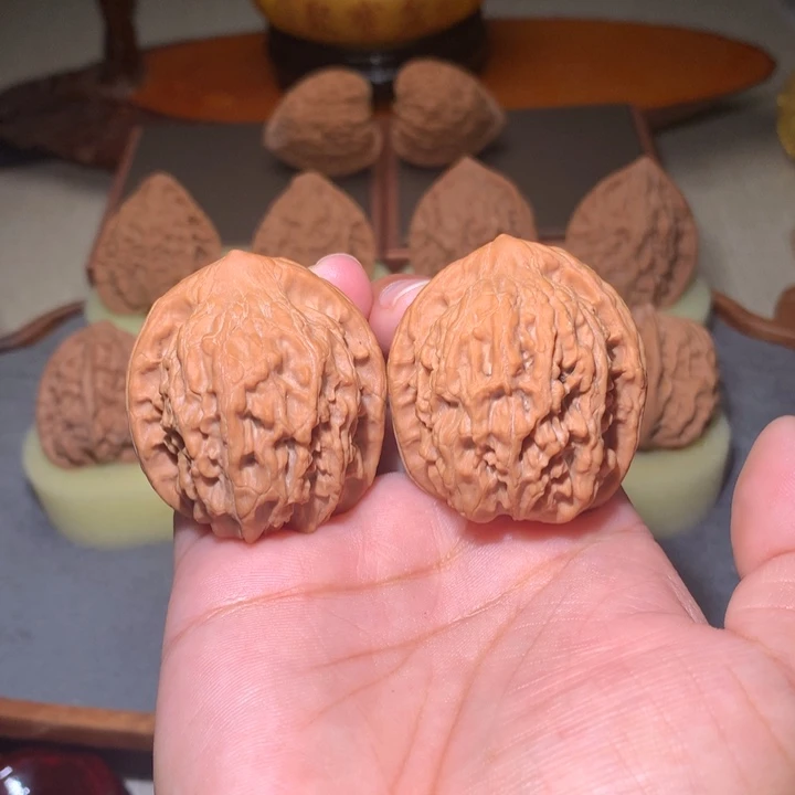 核桃文玩核桃把件红狮子