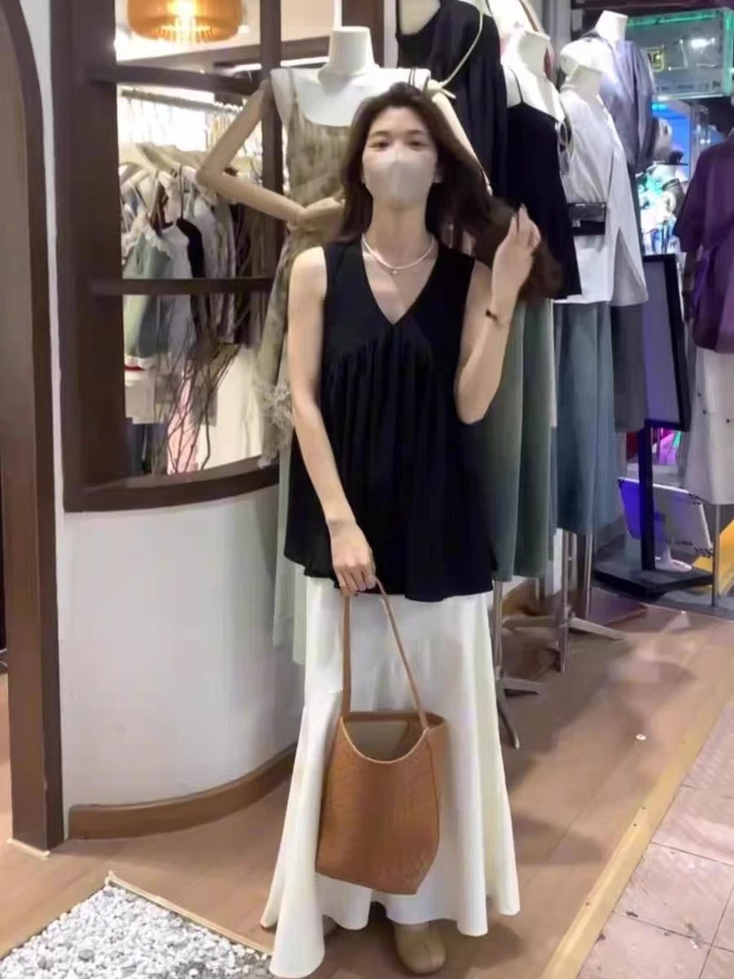 超好看中长款黑色背心女春夏季2025新款设计感显瘦无袖V领上衣服