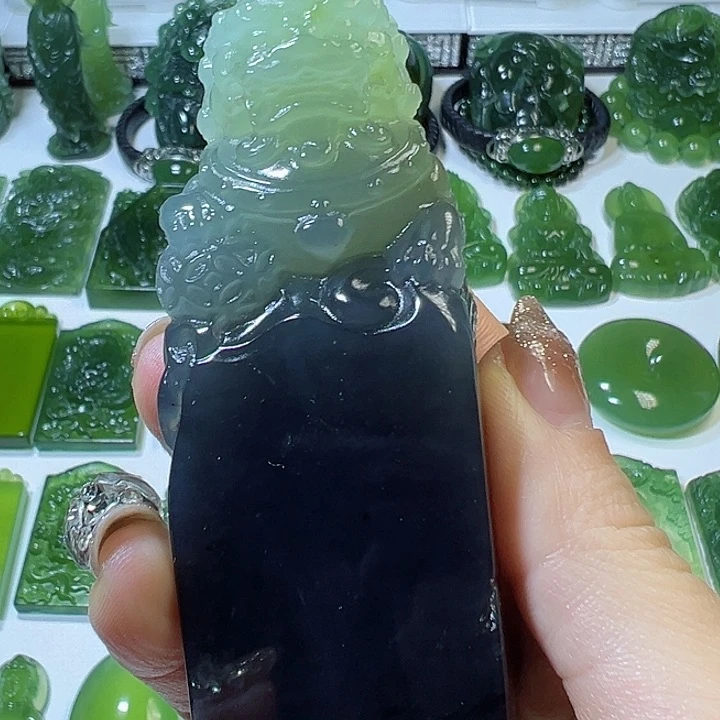 蛇纹石玉手把件未镶嵌相**声