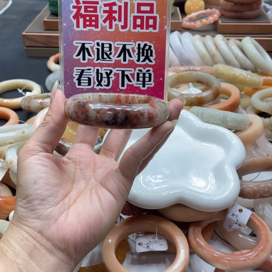 雨***石英质玉手镯未镶嵌