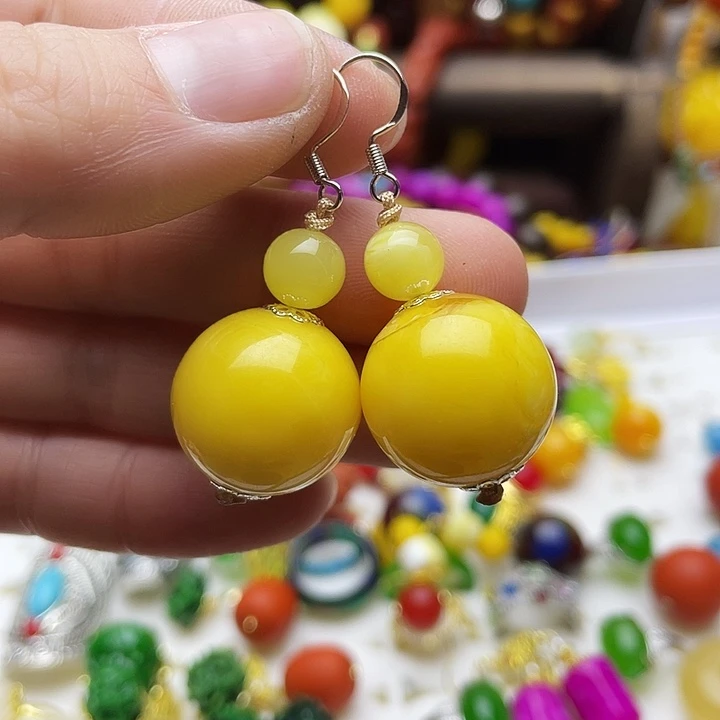 树脂制品73号黄色耳坠