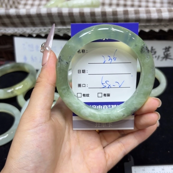 未镶嵌岫玉手镯天然