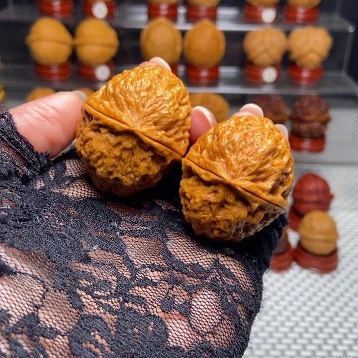 文玩核桃把件8云鼎绣球