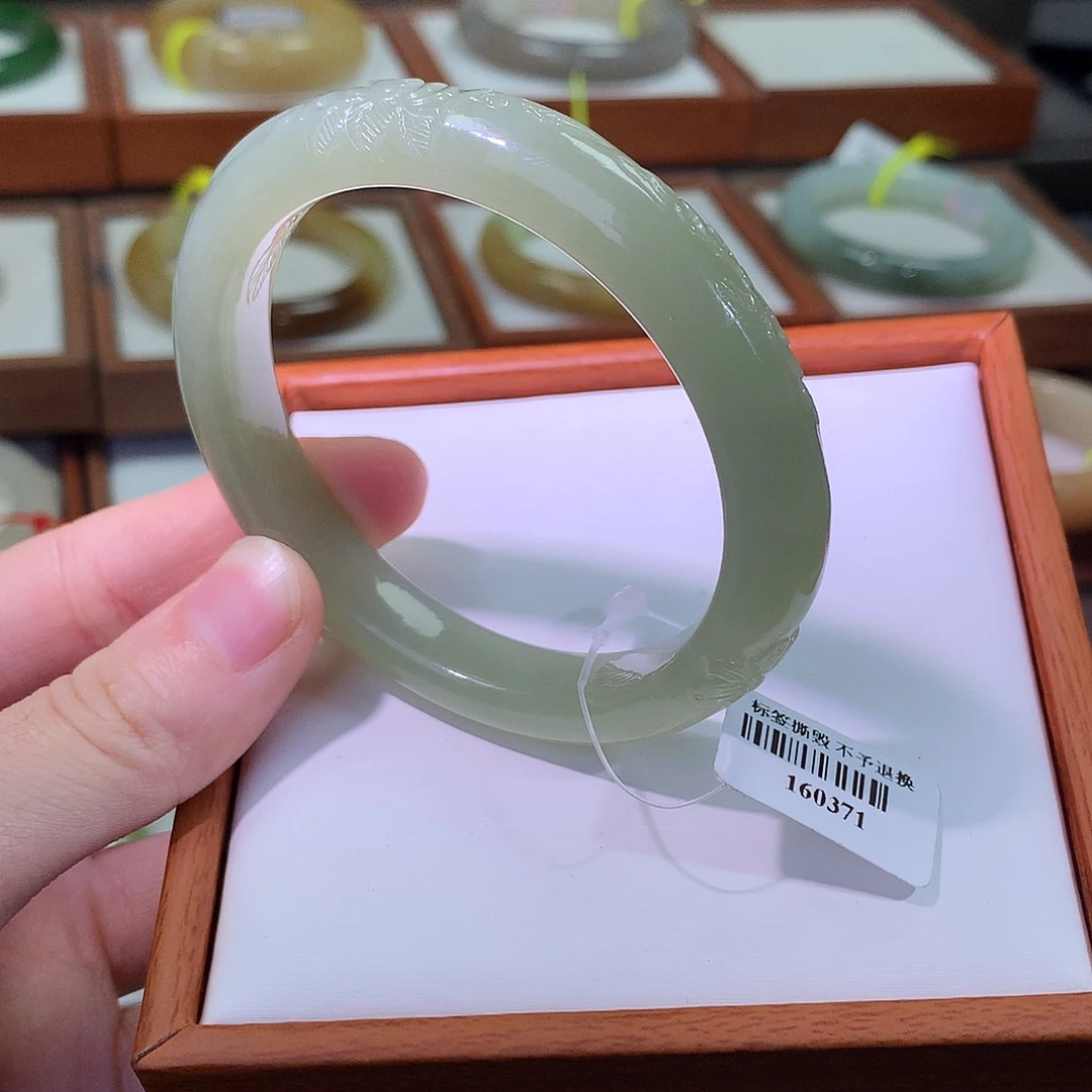 和田玉未镶嵌手镯57