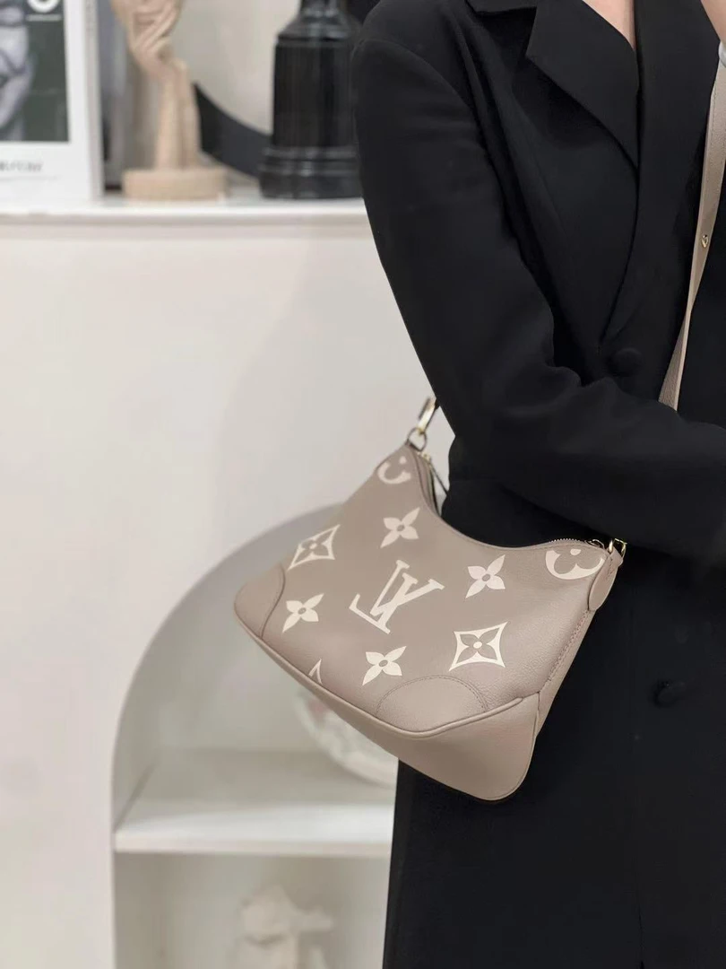未使用 LouisVuitton/路易威登 闲置/新款牛角大象灰包/甄选