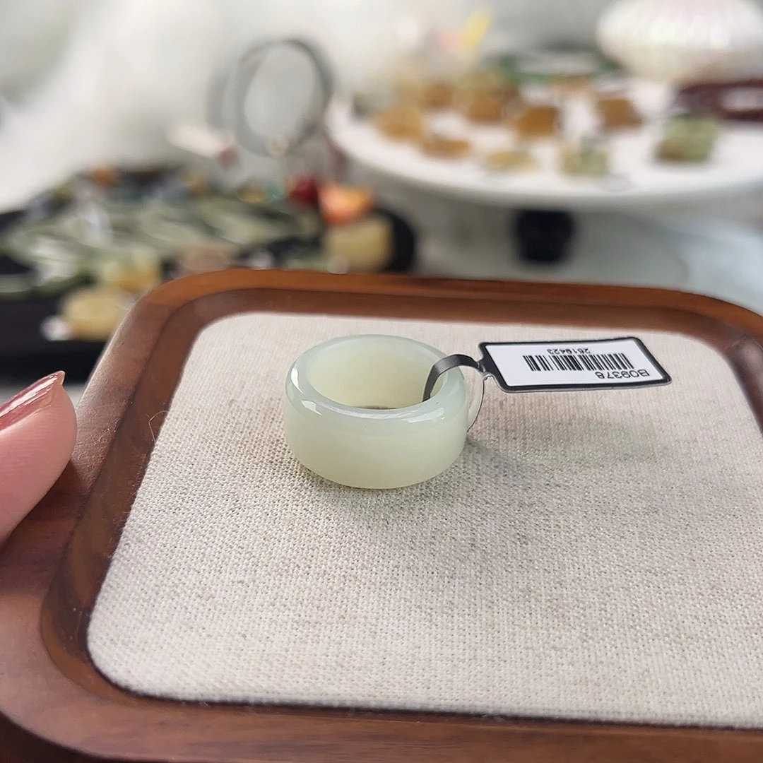 和田玉未镶嵌戒指w10俄白圆切17.9不退换