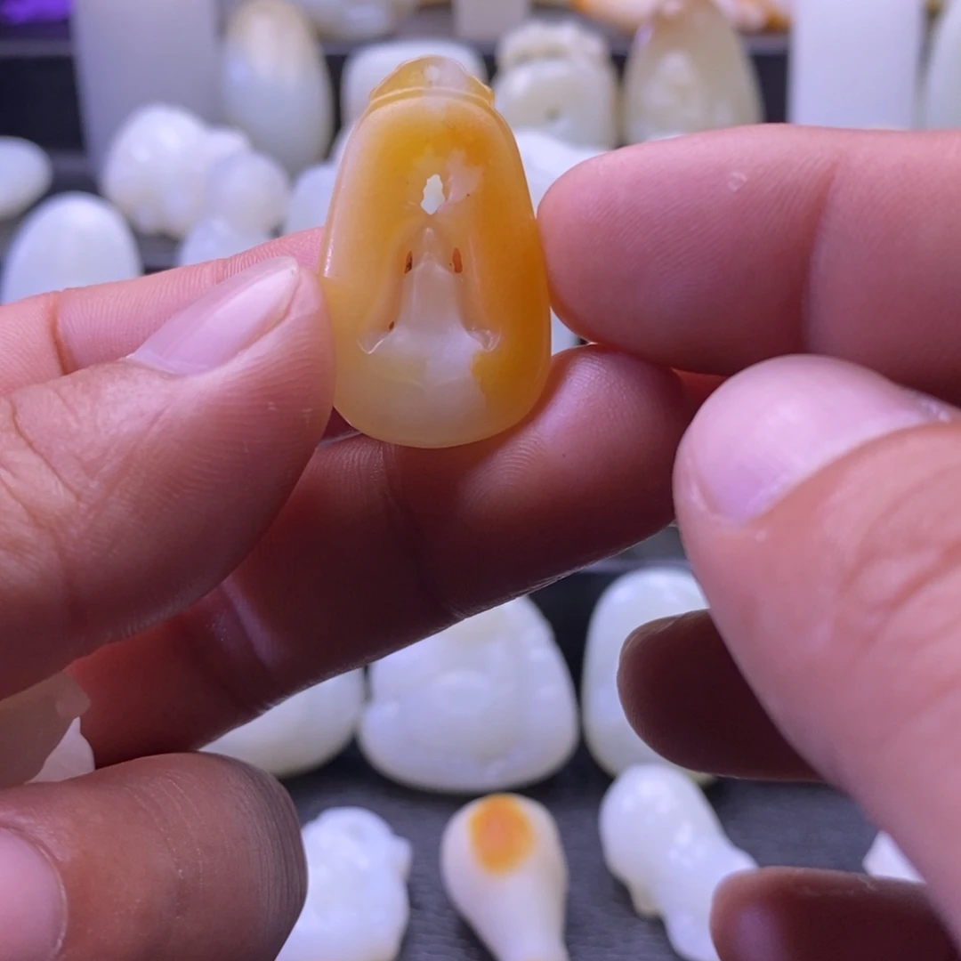好***体和田玉未镶嵌颈饰