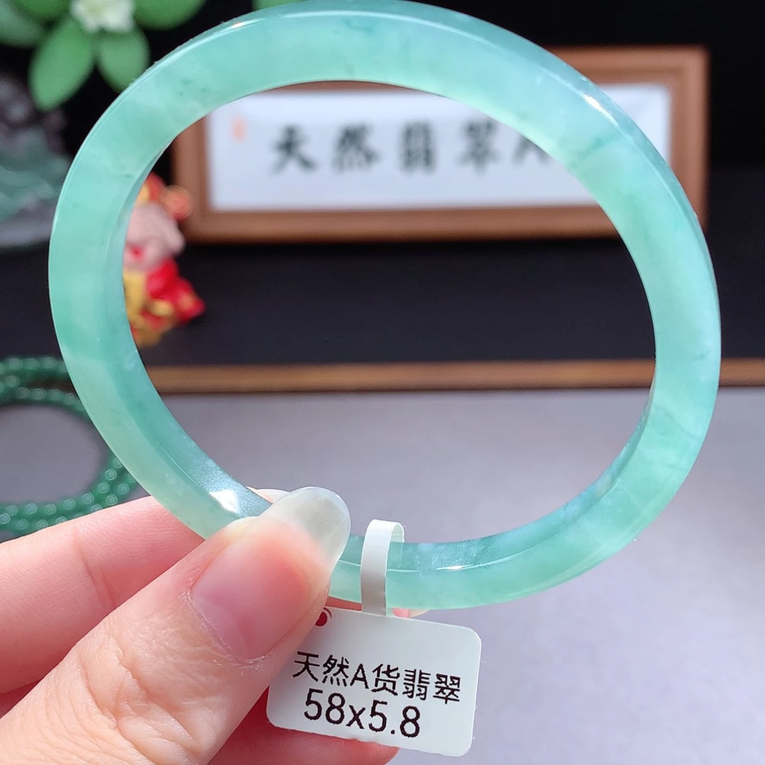 未镶嵌手镯（圆镯）翡翠