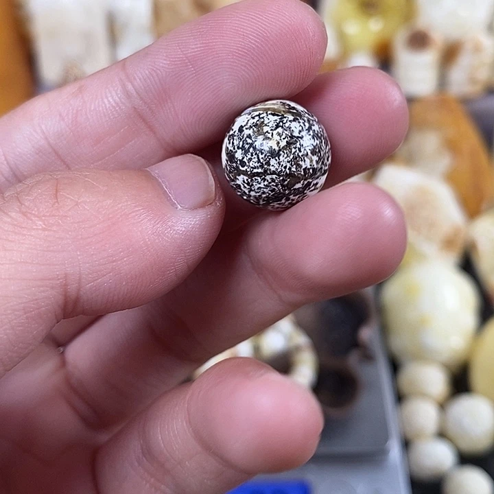 未镶嵌琥珀裸石我