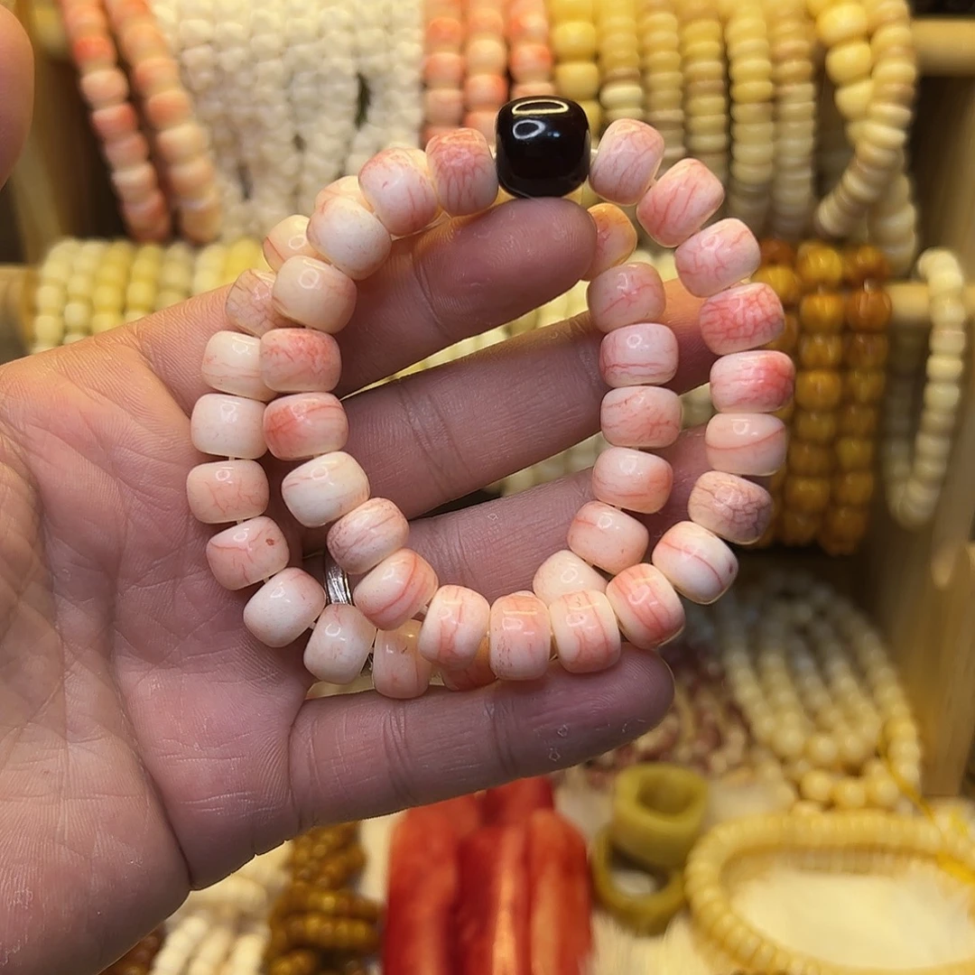 吊坠桃核1.2半血驼骨