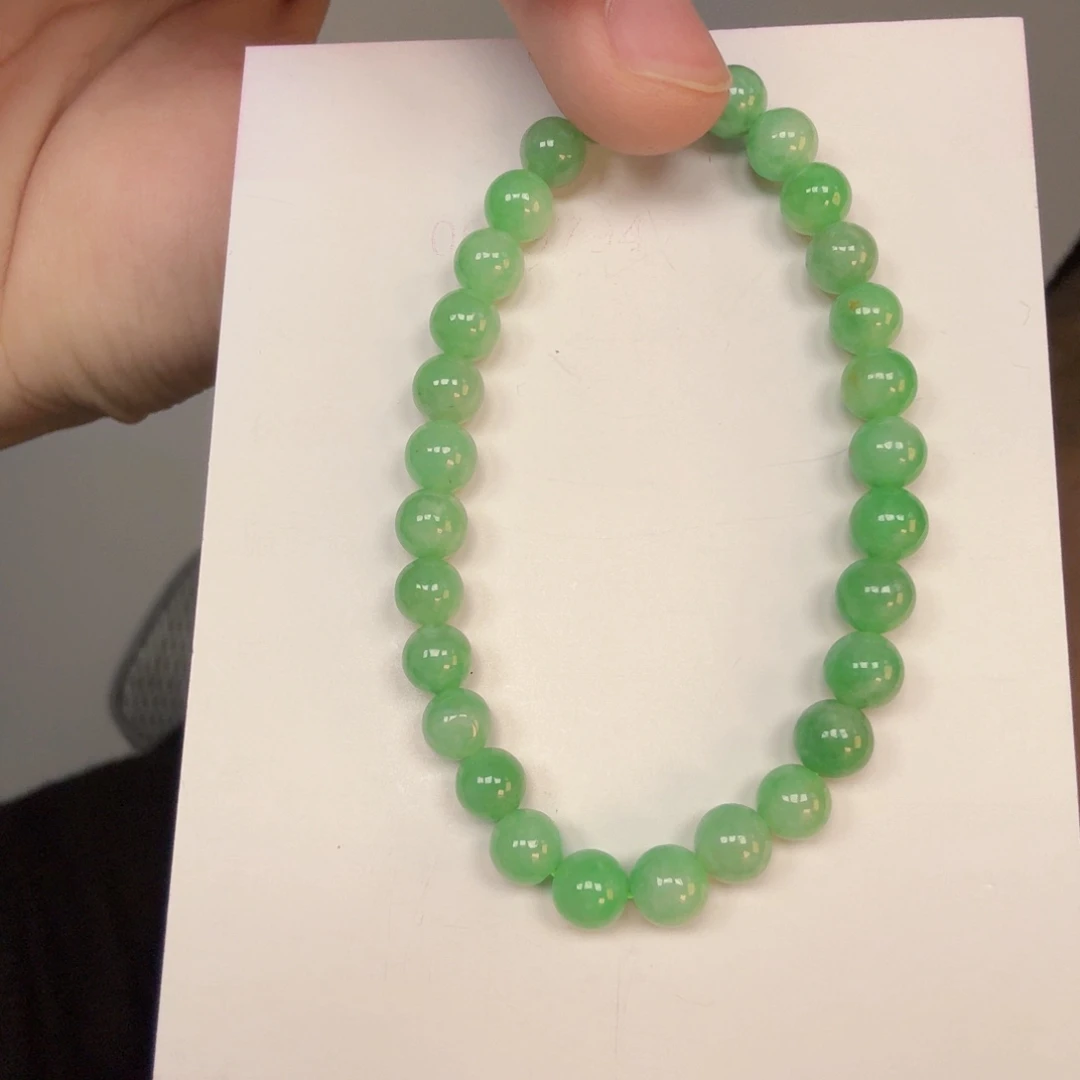 翡翠未镶嵌颈饰一件