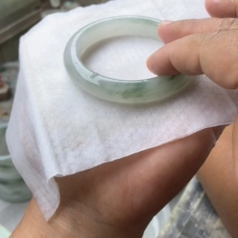俪***姐石英质玉（金丝玉）手镯未镶嵌