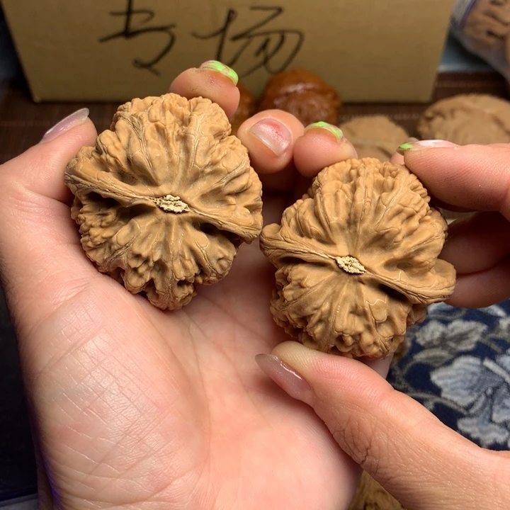吊坠文玩核桃故***集粗筋