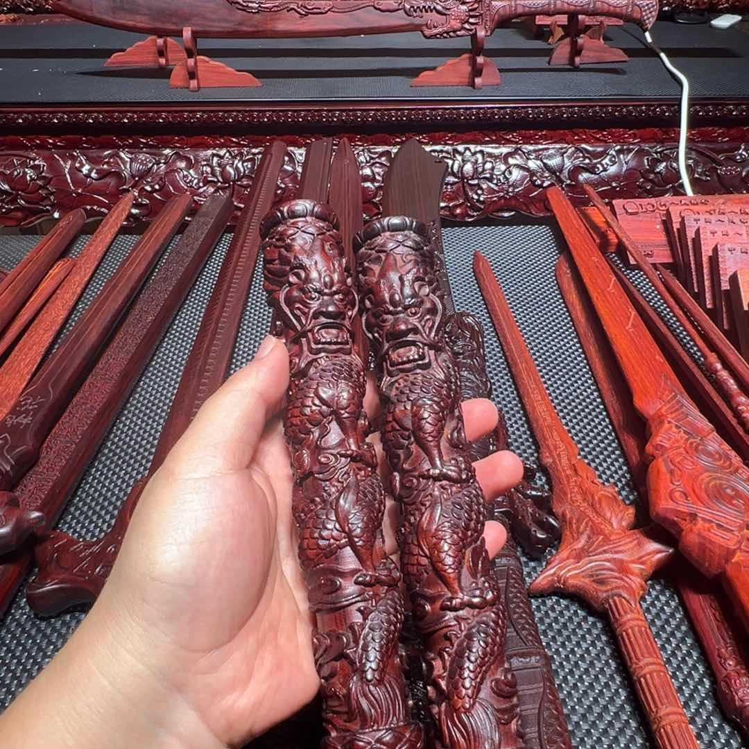 非洲紫檀（红花梨）齐**宋盘龙棍