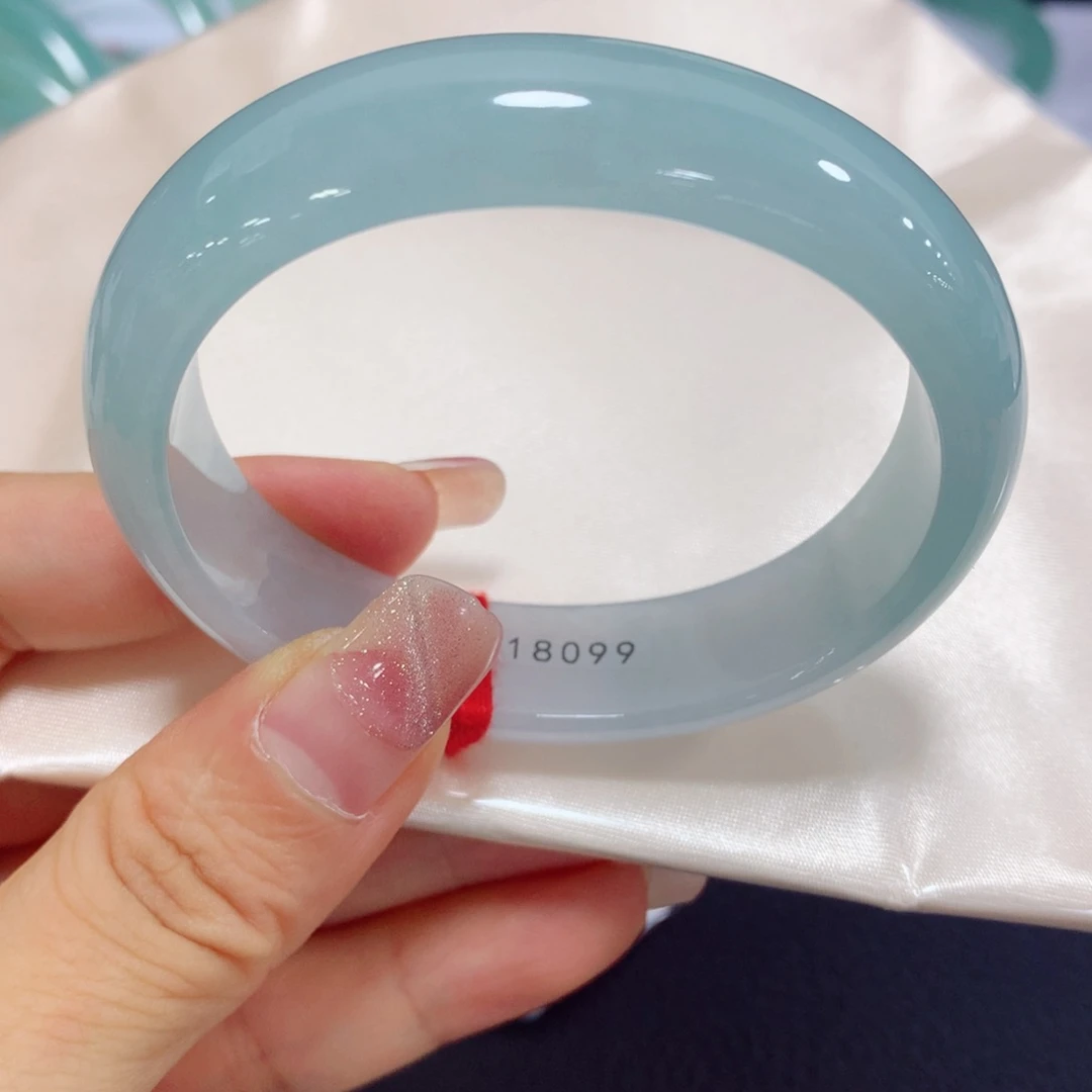 双****定制翡翠翡翠之未镶嵌翡翠