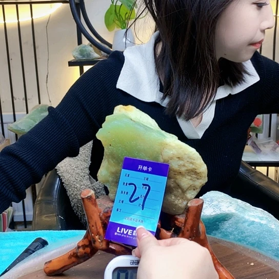 【闪购商品】未镶嵌蛇纹石玉原石偏***你