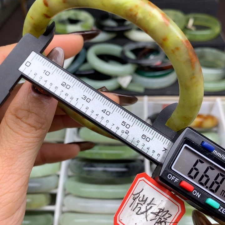 蛇纹石玉未镶嵌手镯548