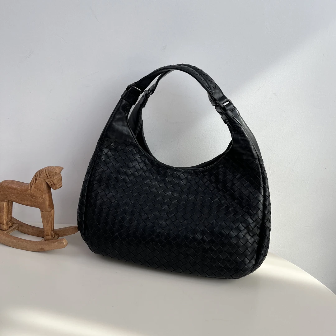 95新 BOTTEGA VENETA/葆蝶家 黑色编织双肩带hobo单肩包