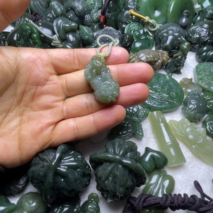 和田玉未镶嵌颈饰