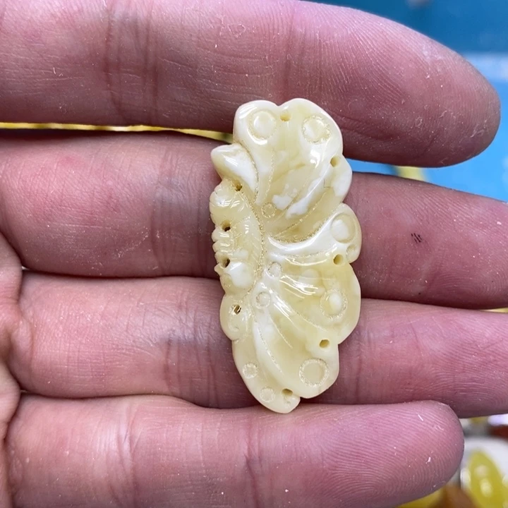 蜜蜡裸石未镶嵌吊坠