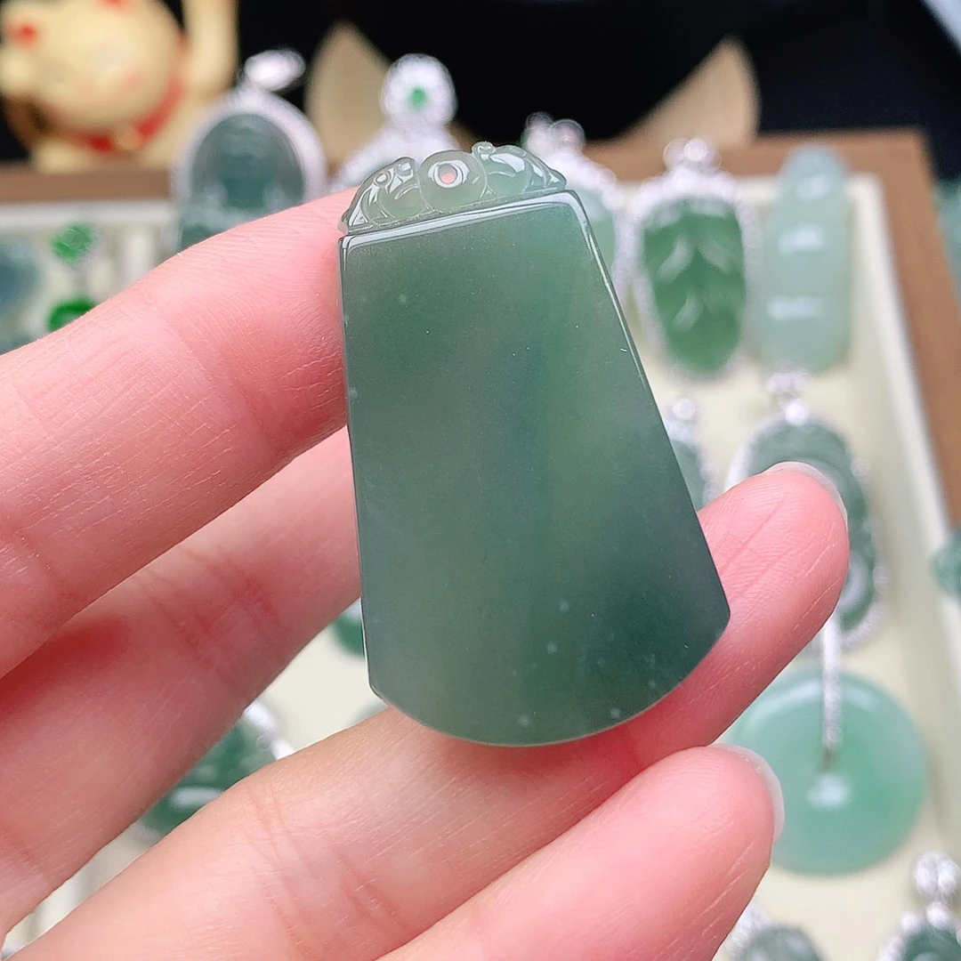 翡翠未镶嵌颈饰吊坠