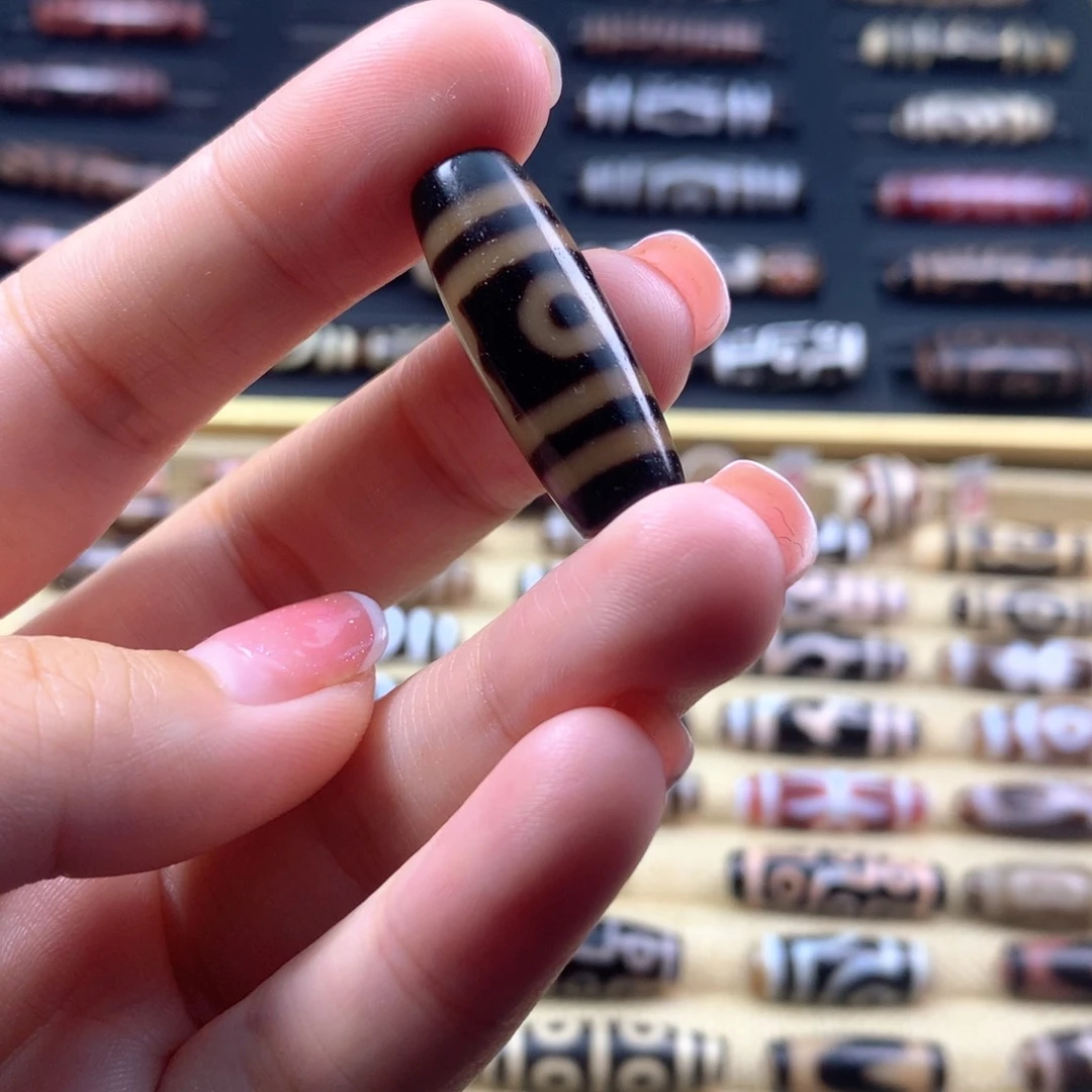 吴***盒未镶嵌颈饰玛瑙/玉髓