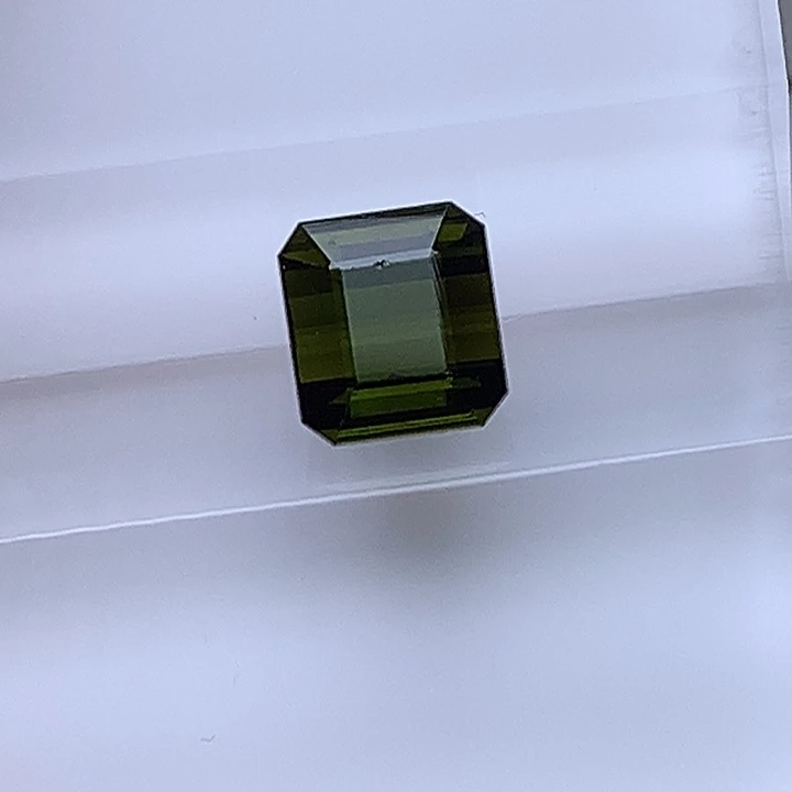 碧玺未镶嵌珠宝半成品2.0克拉