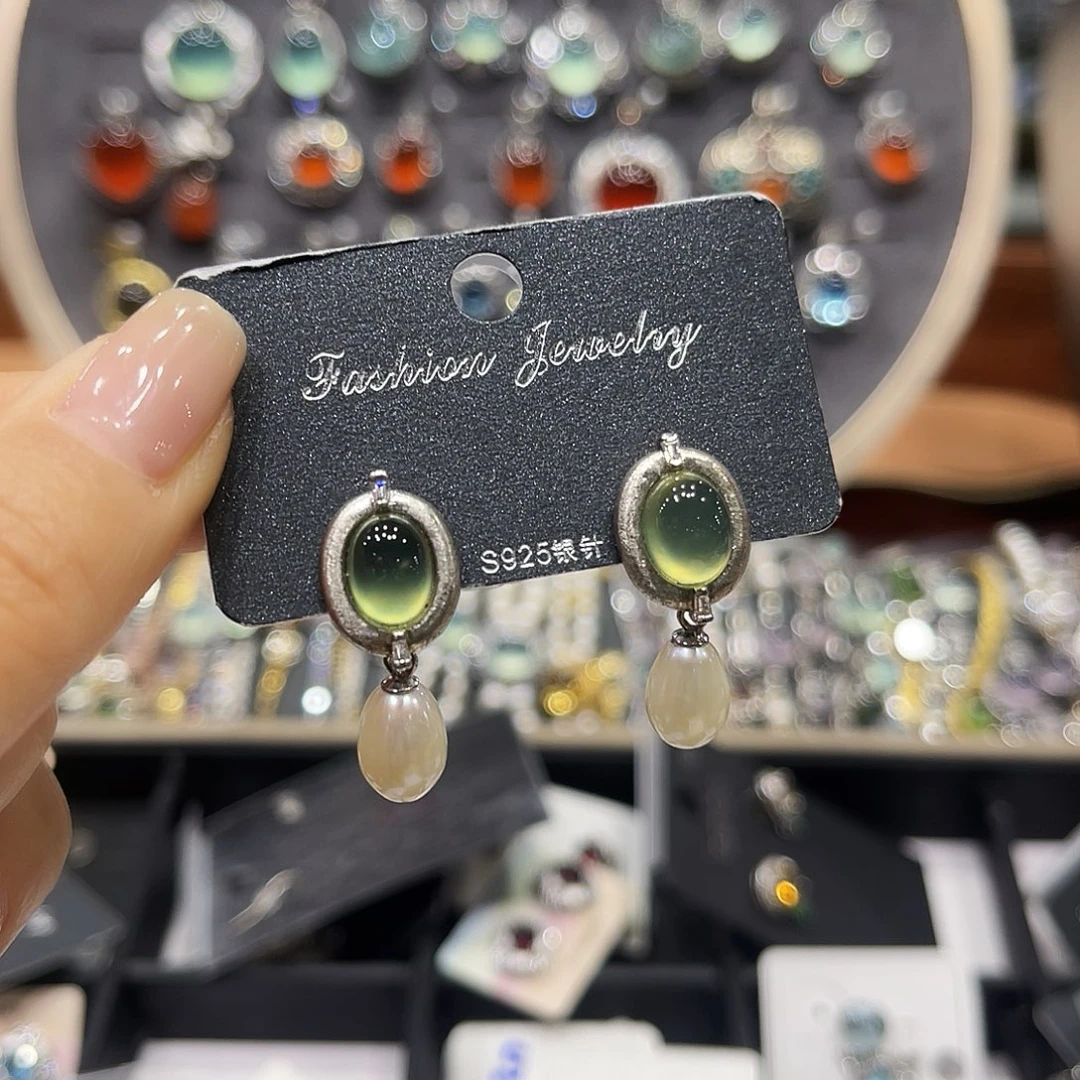 香***a蛇纹石玉银S925镶嵌耳钉