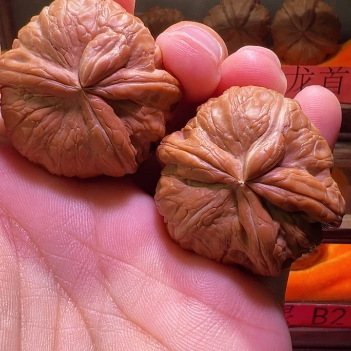 沉*平谷元宝三棱犀牛角然麻核桃