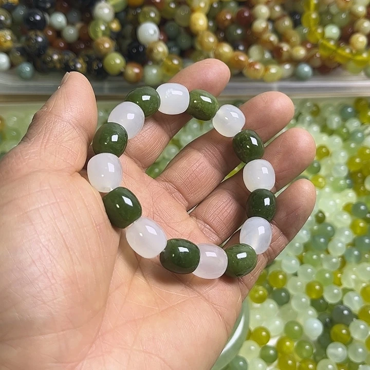 合金蛇纹石玉颈饰