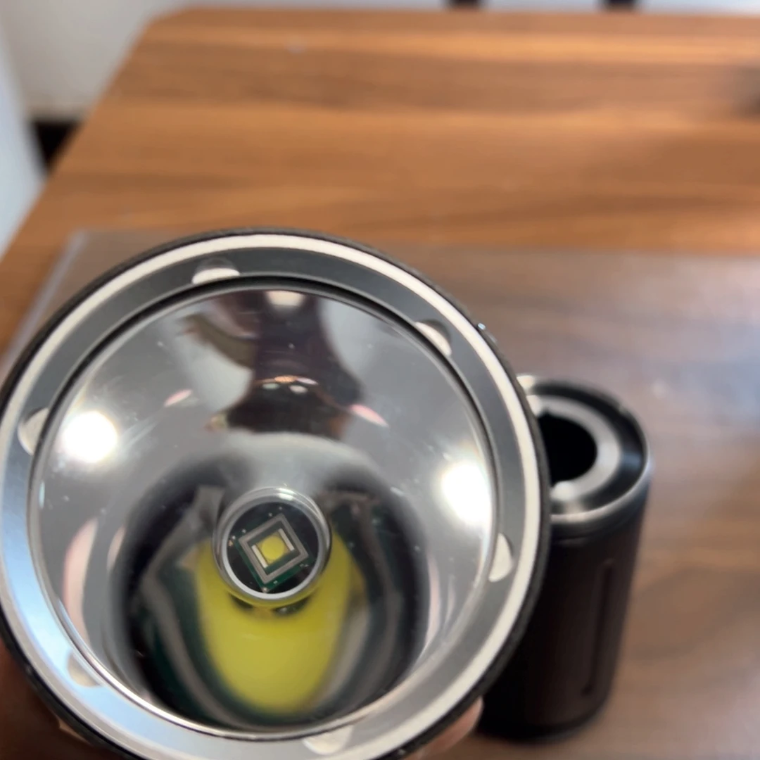 46950强光照射手电筒