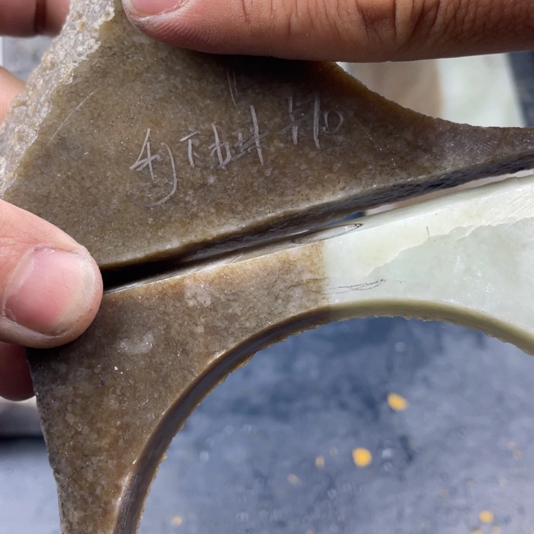 张***梅和田玉未镶嵌珠宝奇石