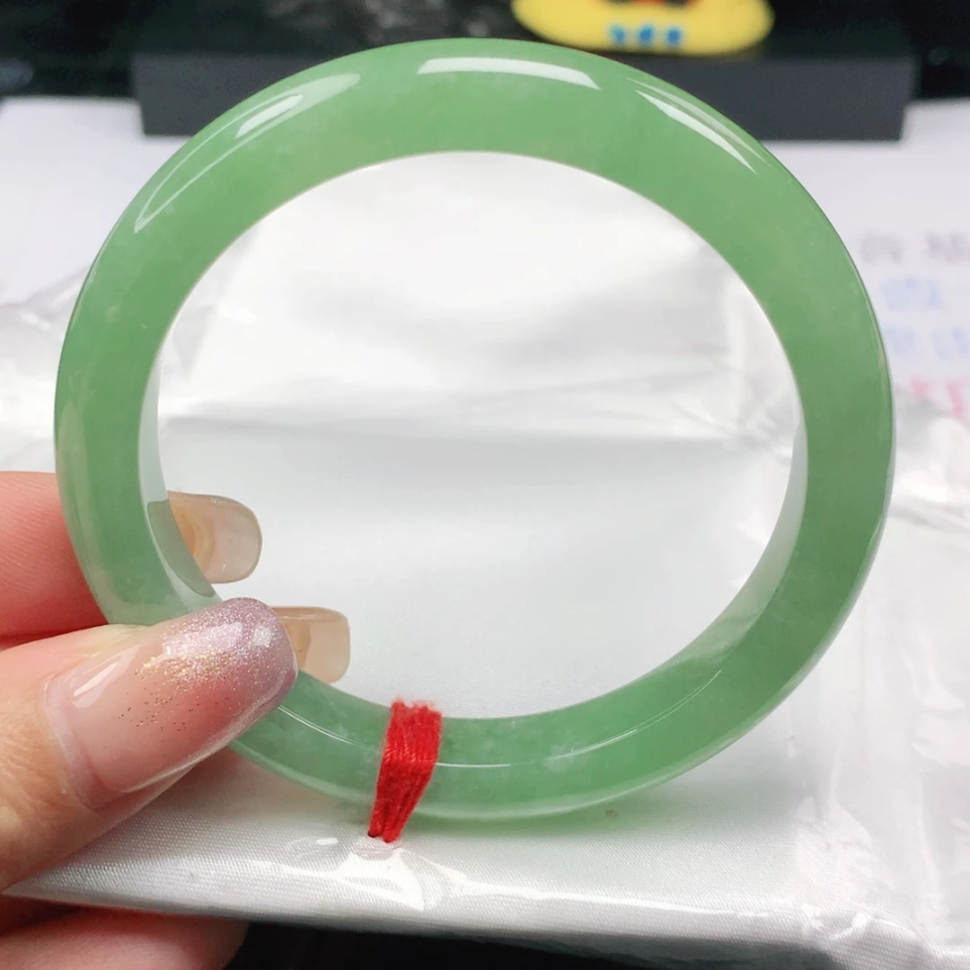 翡翠未镶嵌手镯正