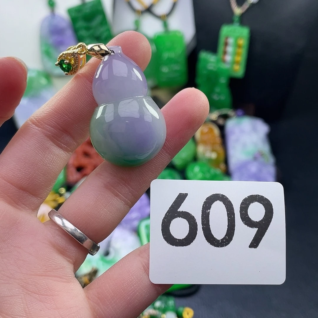 翡翠未镶嵌吊坠(赠链)