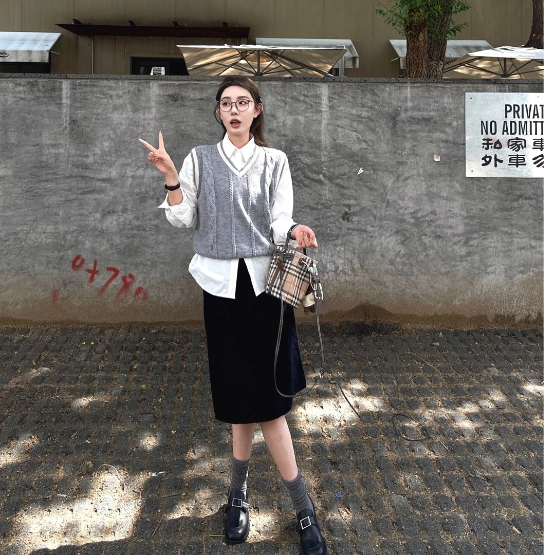 韩系学院风灰色V领针织马甲背心女叠穿衬衫上衣早秋季百搭半身裙