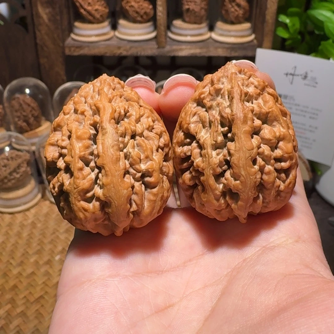 6***.文玩核桃把件豆粒塔