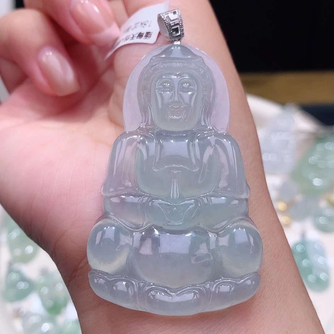 颈饰18K金镶嵌翡翠观音