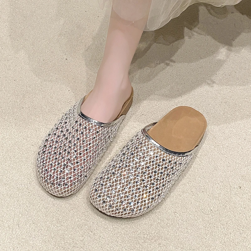 【品牌】拖鞋女夏外穿2025新款一脚蹬仙女风水钻网面包头半拖鞋