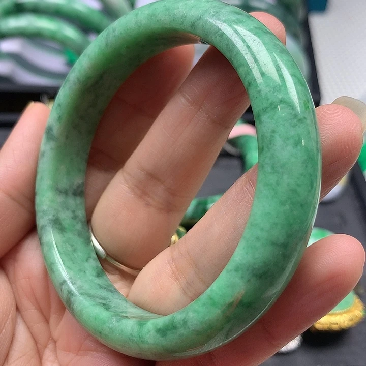 翡翠未镶嵌手镯翡翠