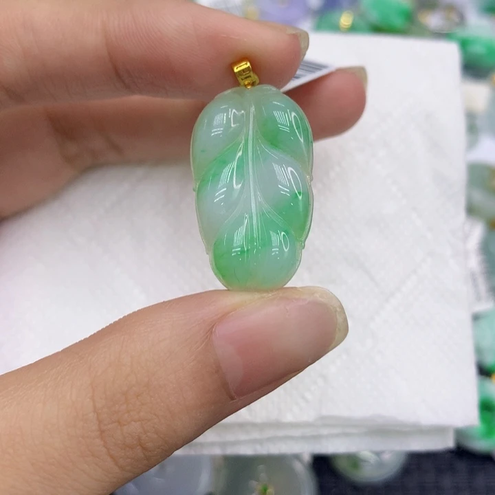 翡翠18K金镶嵌颈饰11111111111