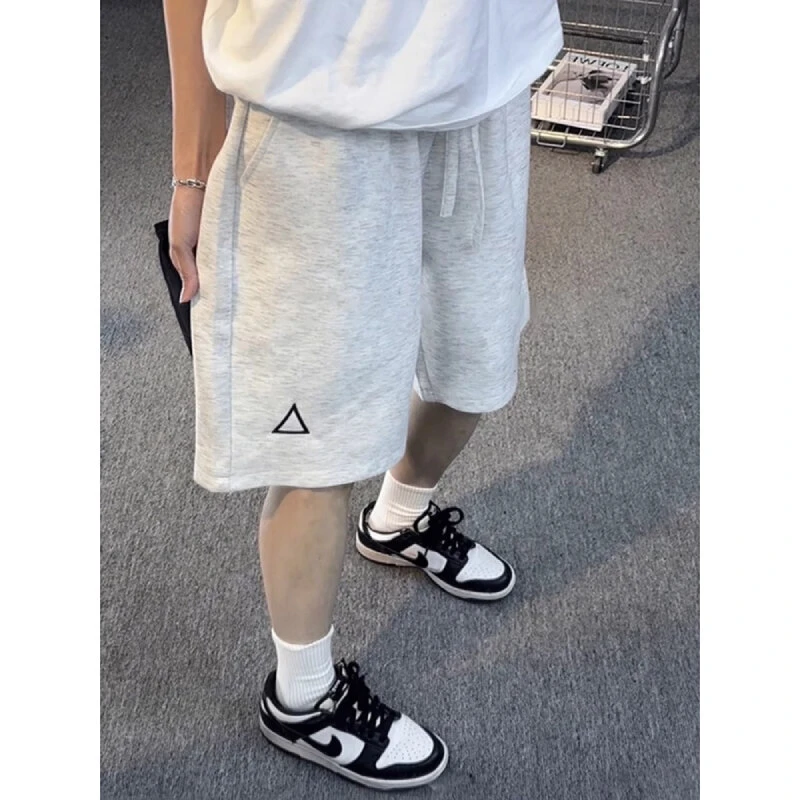 白花灰三角标刺绣短裤男夏季跑步运动休闲裤美式宽松直筒四五分裤