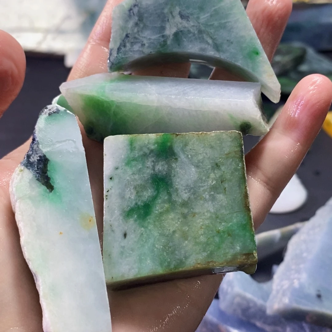 翡翠未镶嵌颈饰125号