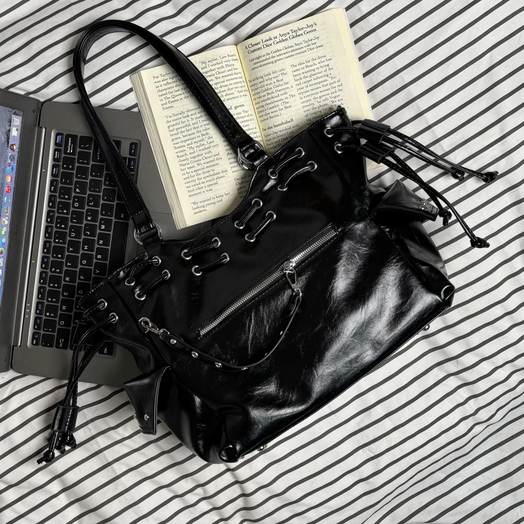 一张同学【长约37宽9高25cm】时尚单肩斜挎包C8712黑