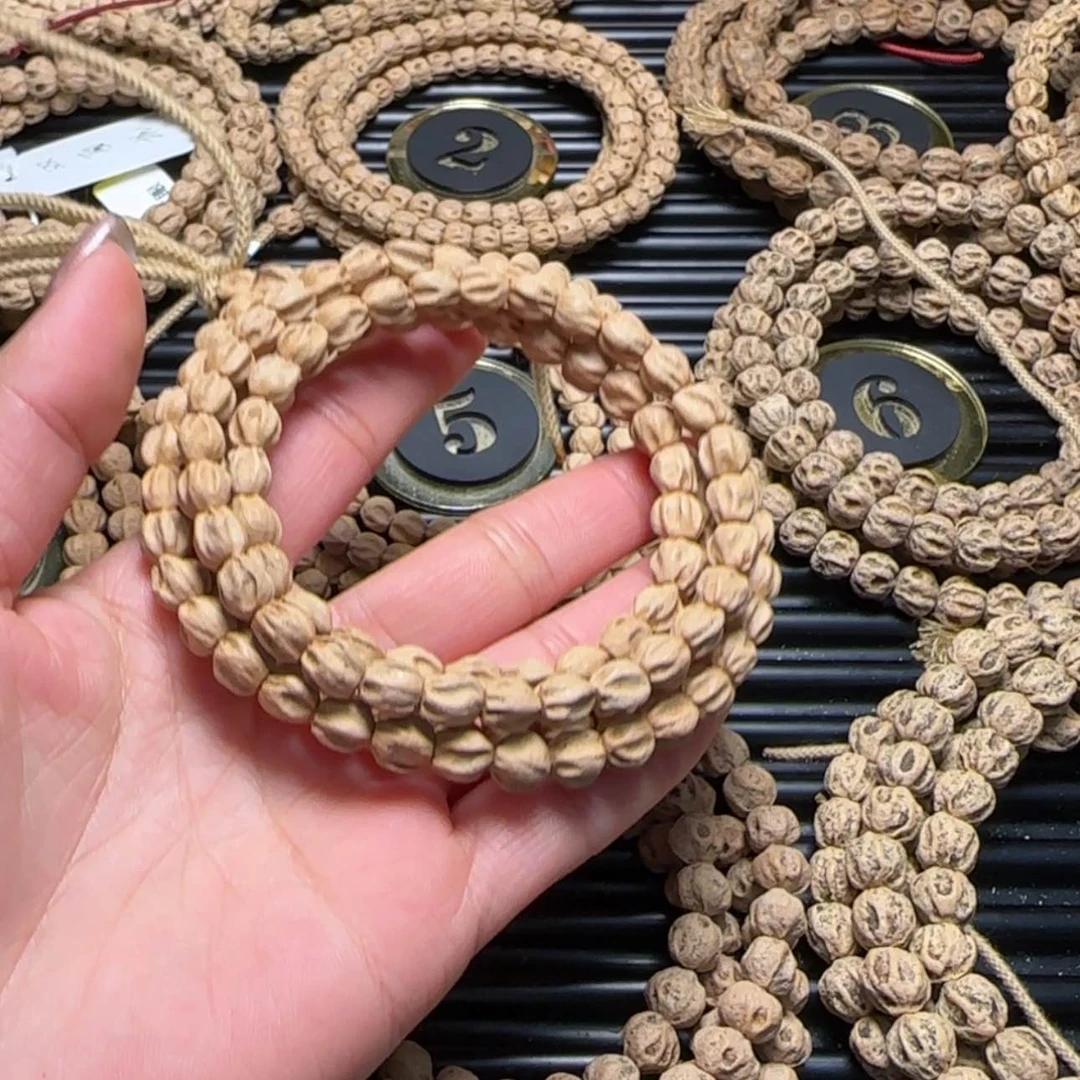 【闪购商品】柏香籽/百香籽吊坠奶*?