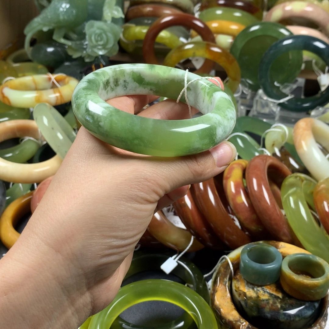 蛇纹石玉未镶嵌手镯