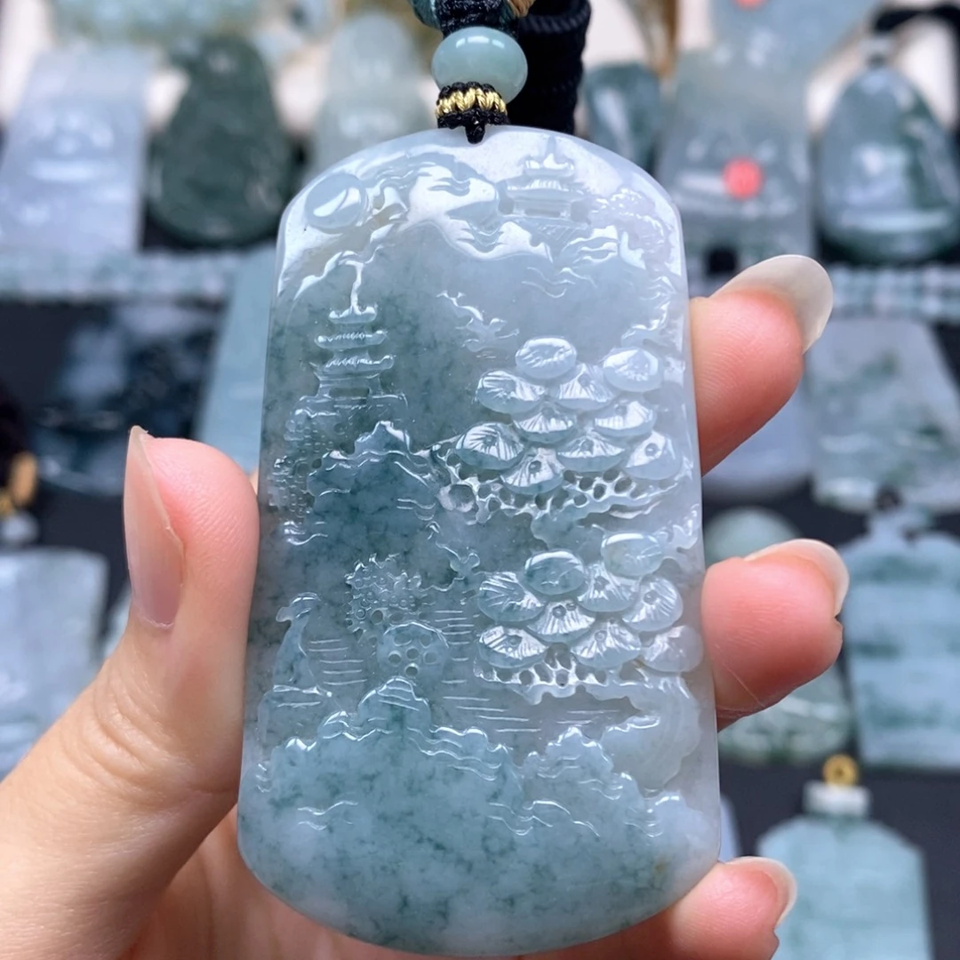 翡翠未镶嵌颈饰山水