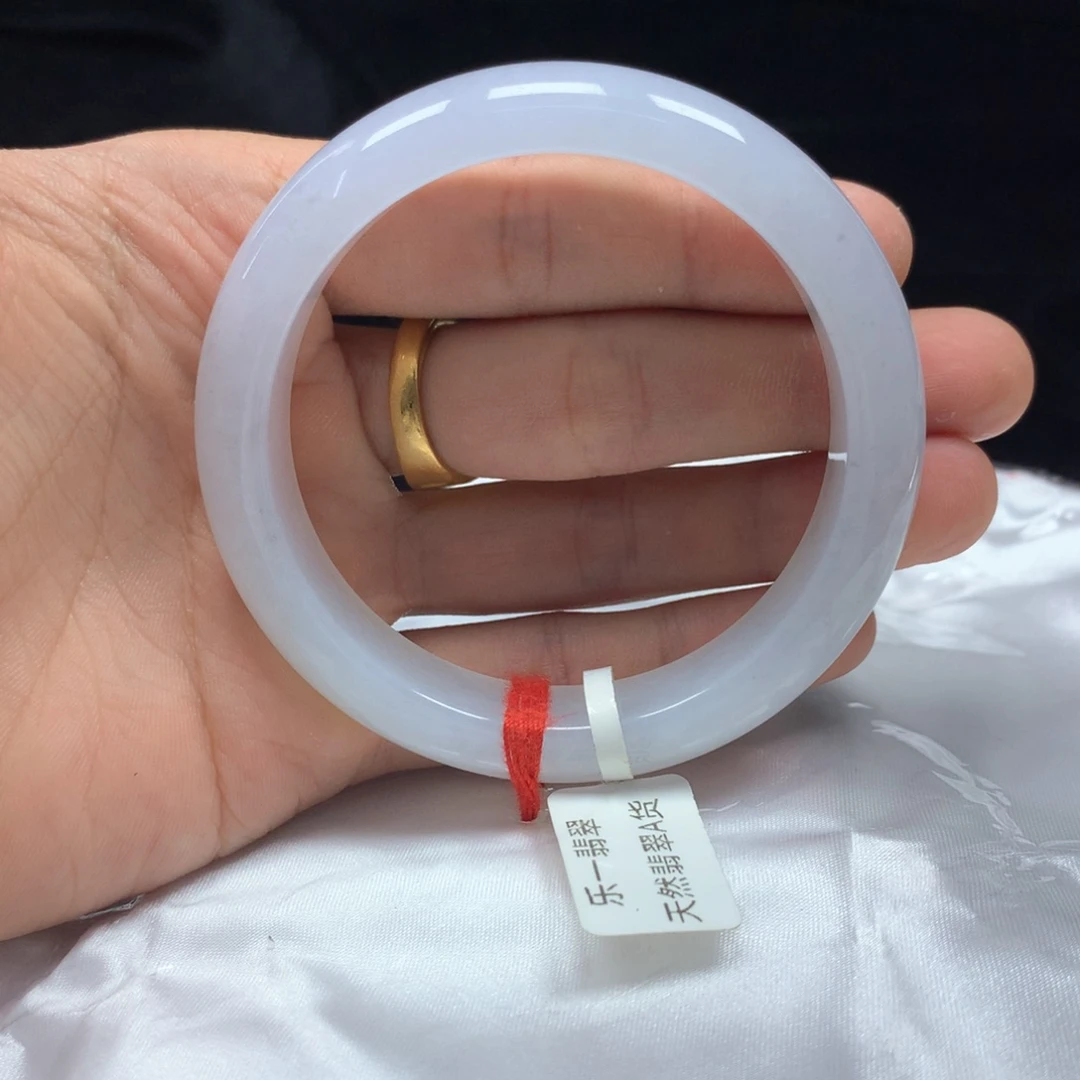 翡翠未镶嵌手镯（圆镯）56.5