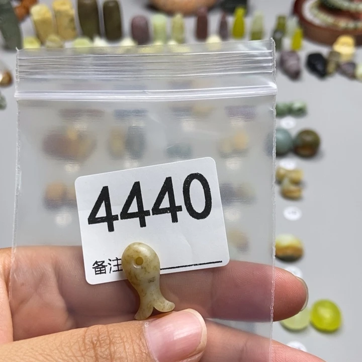睡***包未镶嵌蛇纹石玉颈饰
