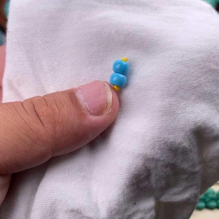 直径6+蓝色老型珠一对