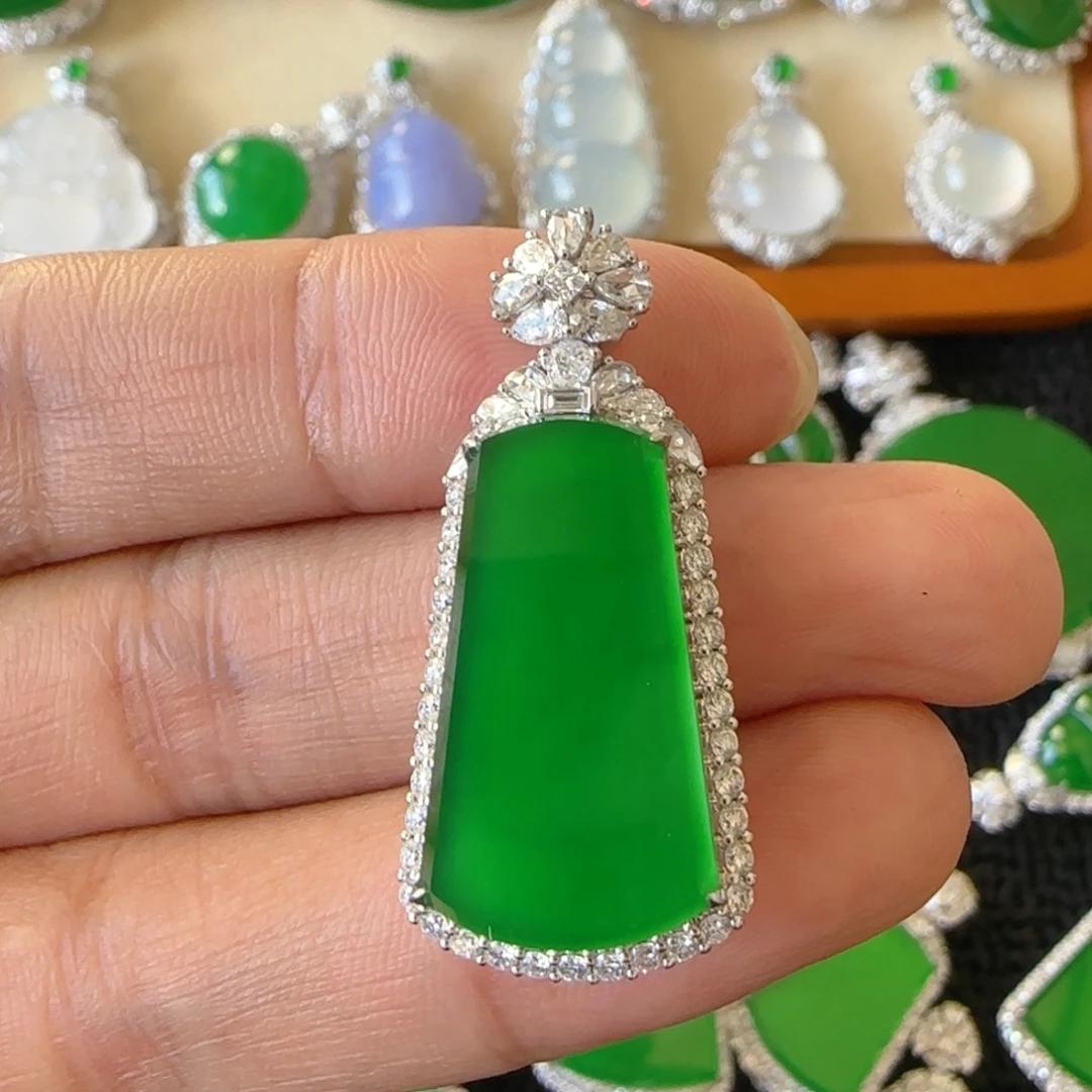 恩***恩翡翠18K金镶嵌颈饰分单2